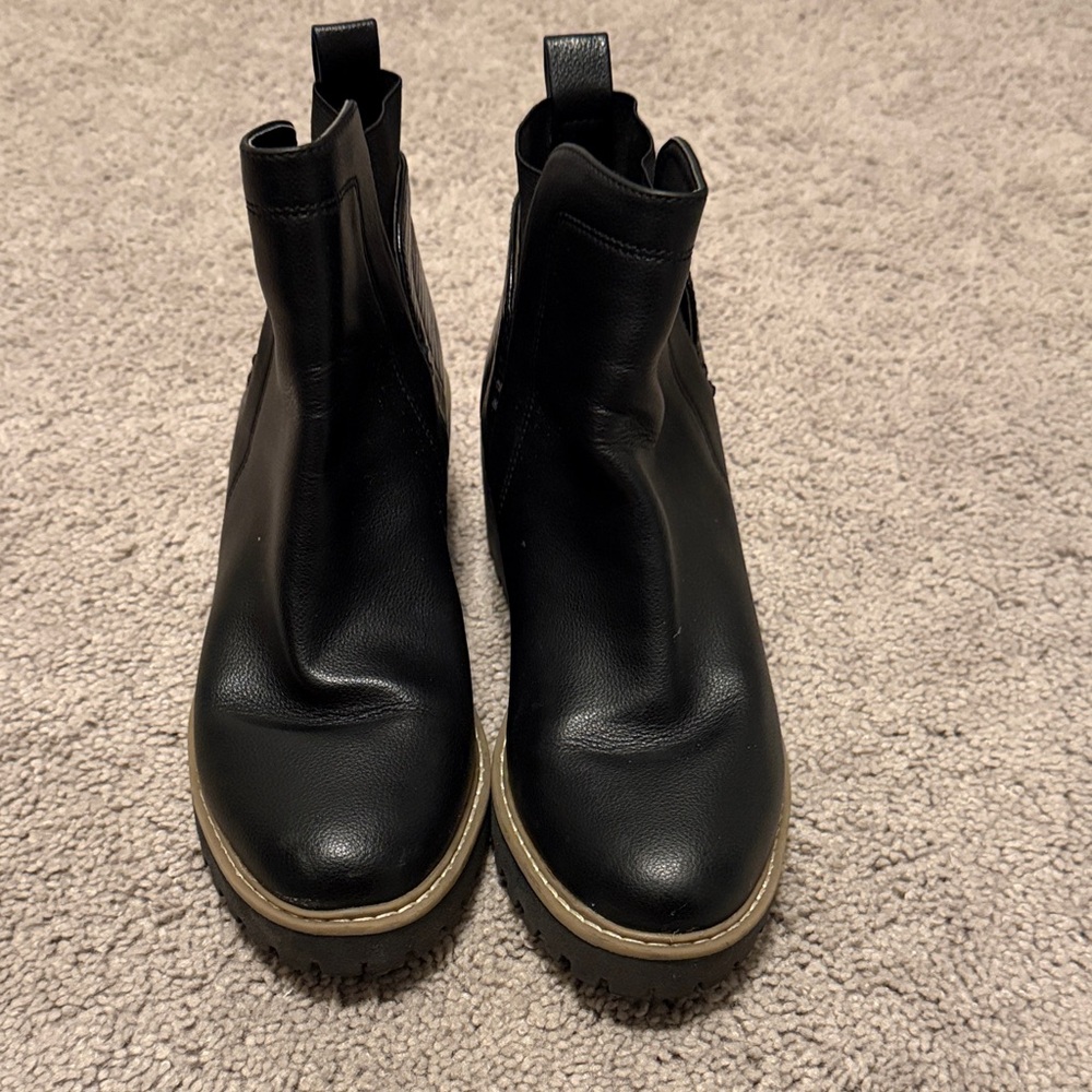 DV by Dolce Vita Rielle Ankle boots in black.  8.5